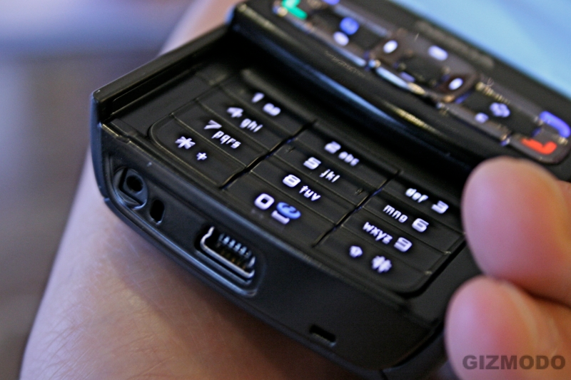 Illustration for article titled Hands On the Nokia N95i (The Black One) and the N95 US-Band Cellphone